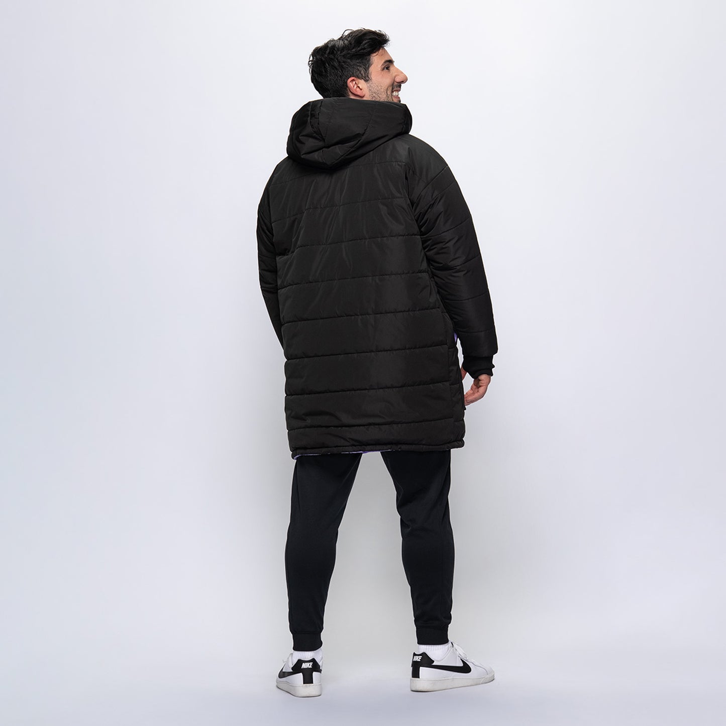 size: Martin is 186cm wearing a size L/XL