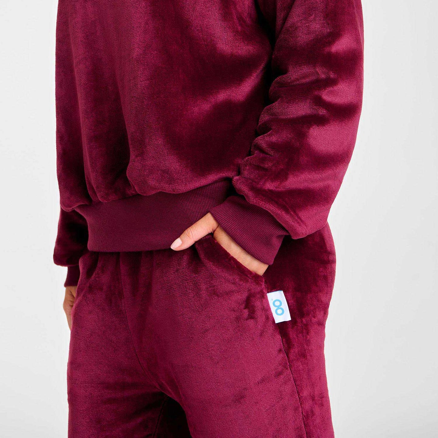 size: Tayleb is 182cm wearing a size L/XL