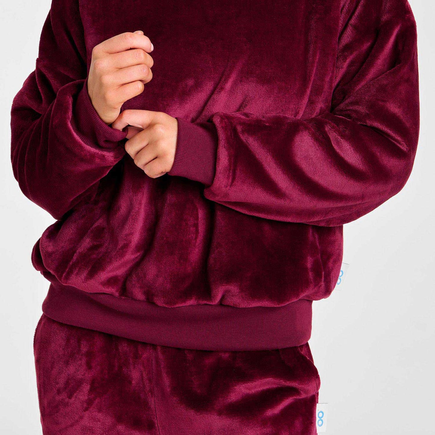 size: Tayleb is 182cm wearing a size L/XL