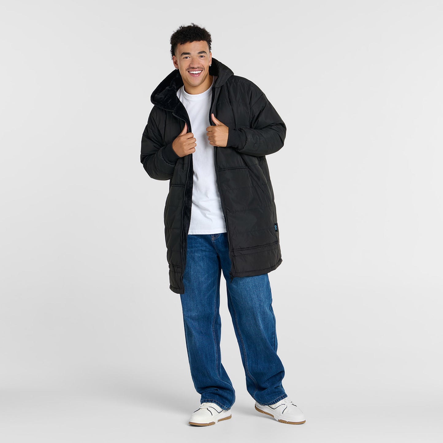 Tayleb who is 182cm wearing a size L/XL