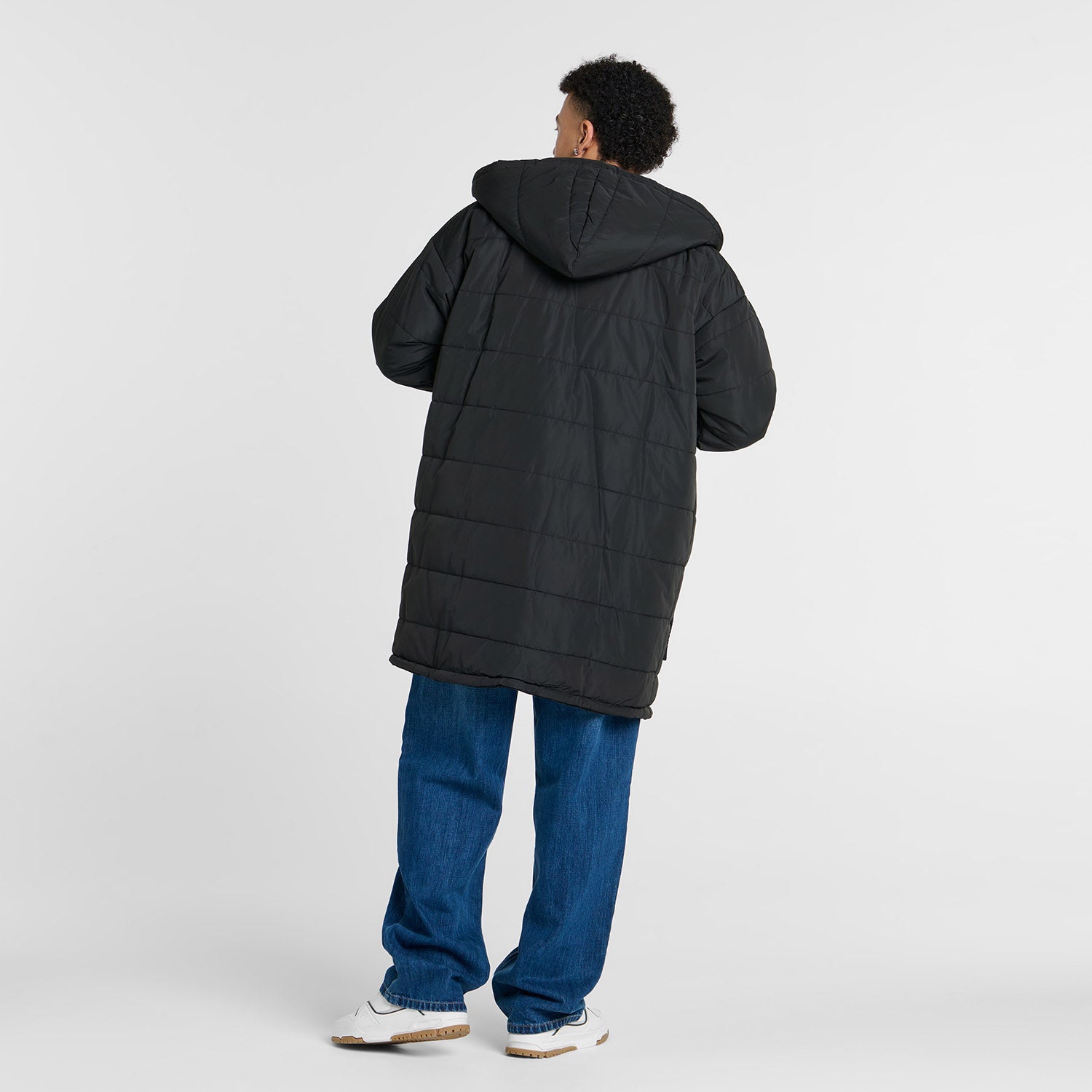 Tayleb who is 182cm wearing a size L/XL