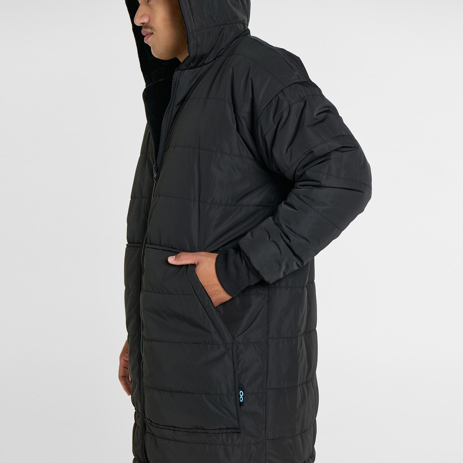 Tayleb who is 182cm wearing a size L/XL