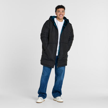 Tayleb who is 182cm wearing a size L/XL