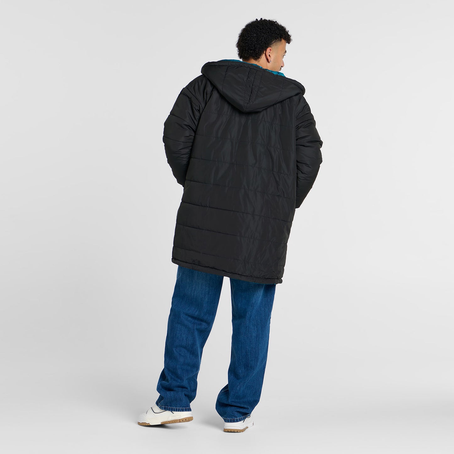 Tayleb who is 182cm wearing a size L/XL