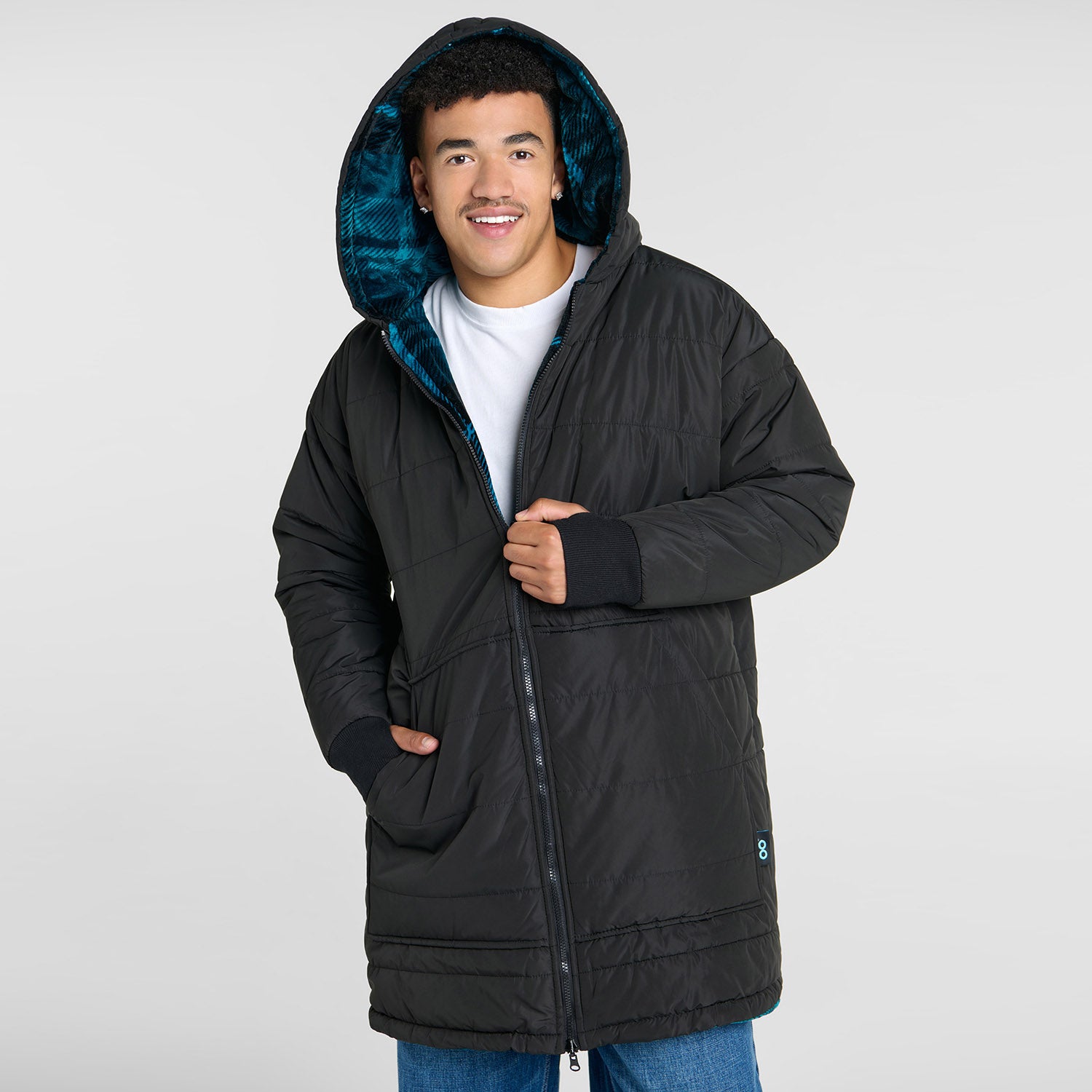 Tayleb who is 182cm wearing a size L/XL