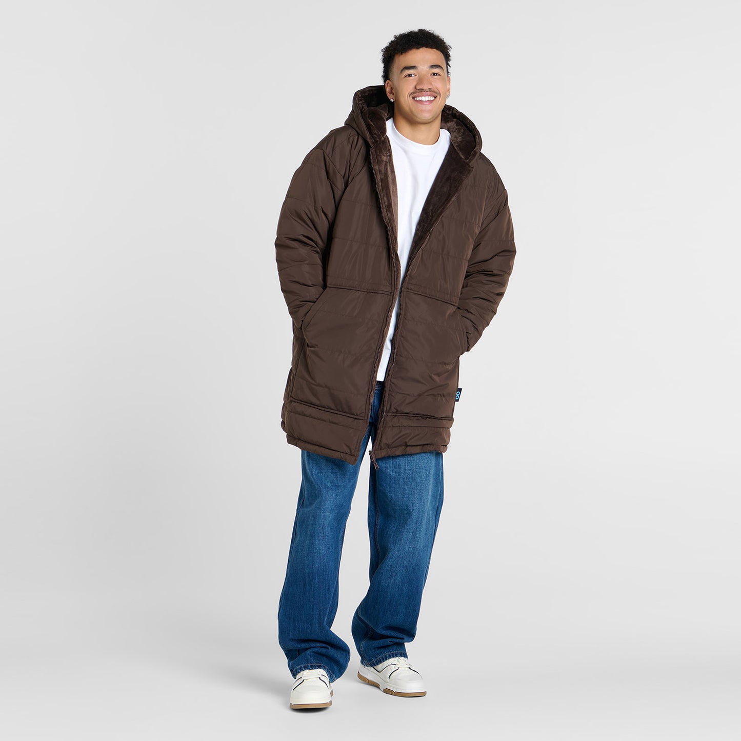 Tayleb who is 182cm wearing a size L/XL
