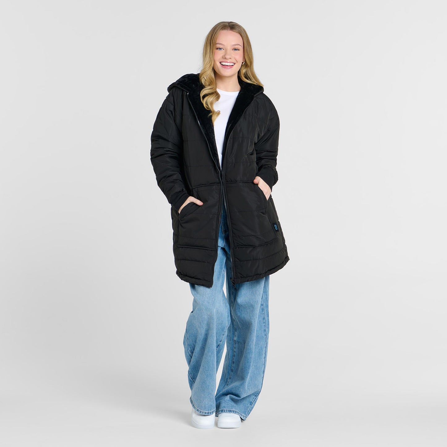 Ailene who is 178cm and wears a size S/M