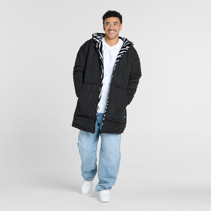 Tayleb who is 182cm wearing a size L/XL