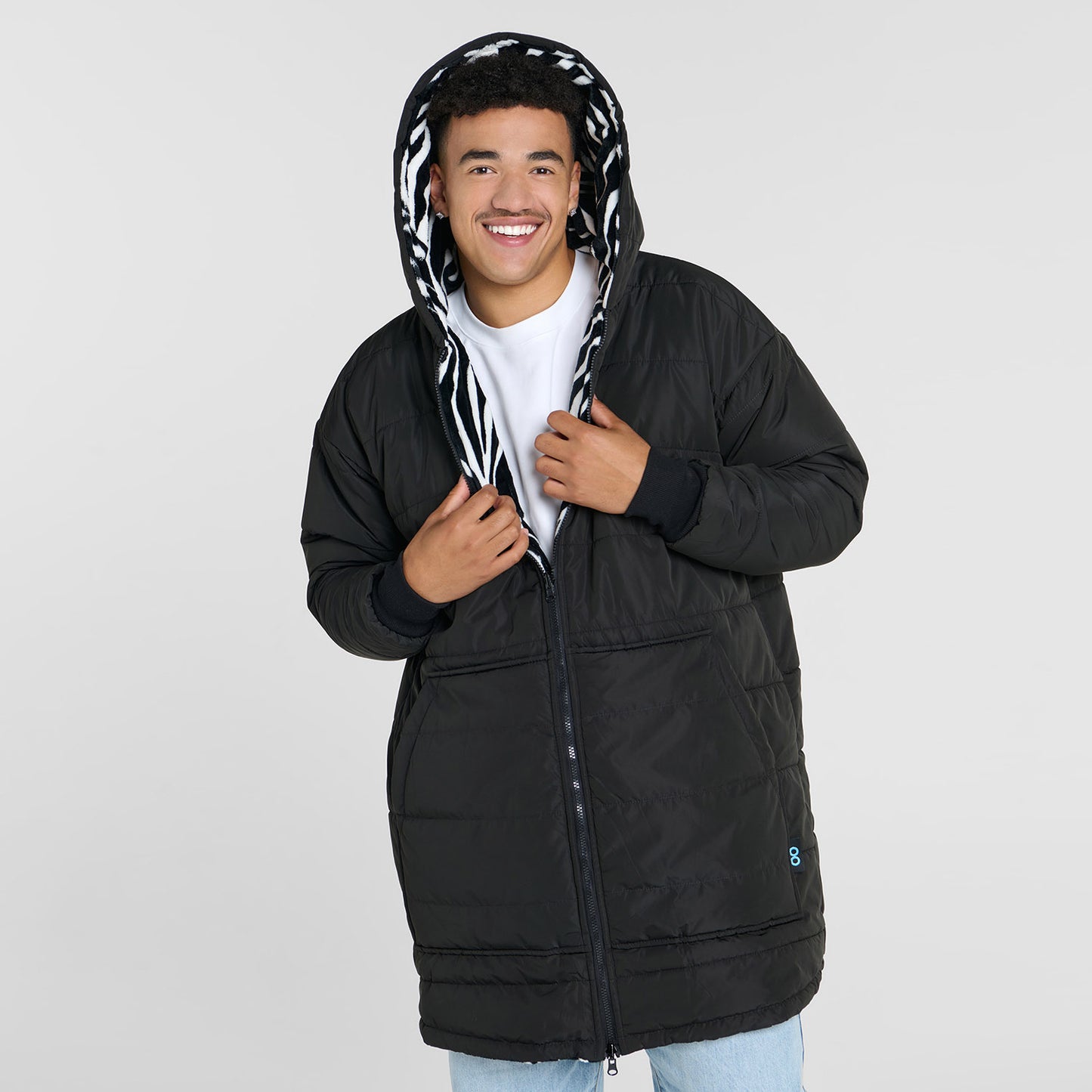 Tayleb who is 182cm wearing a size L/XL