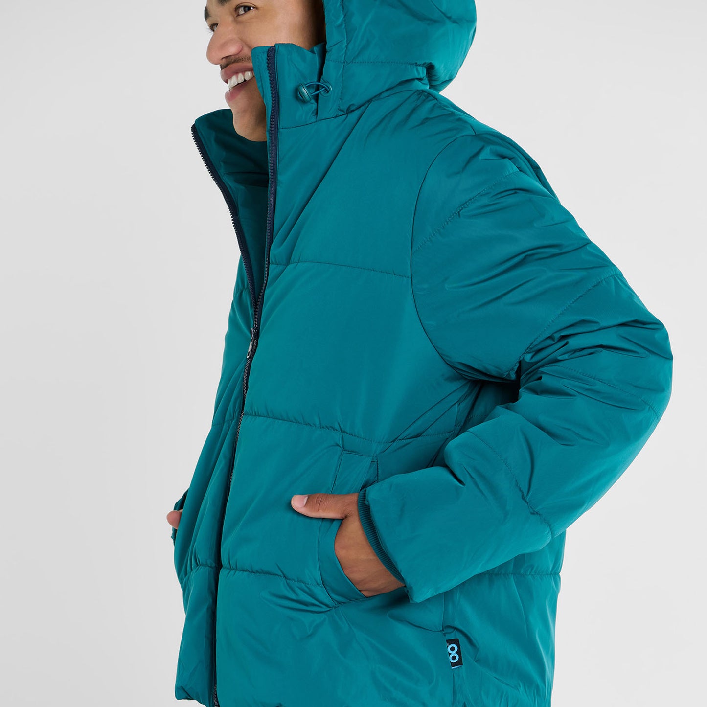 size: Tayleb is 182cm wearing a size L/XL