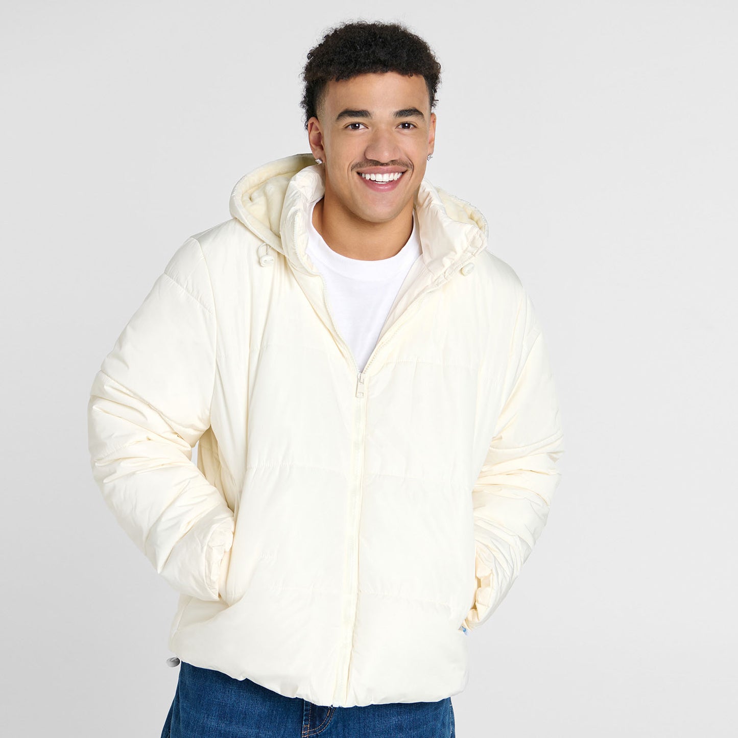 size: Tayleb is 182cm wearing a size L/XL