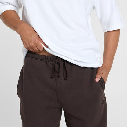 size: Tayleb is 182cm wearing a size L/XL