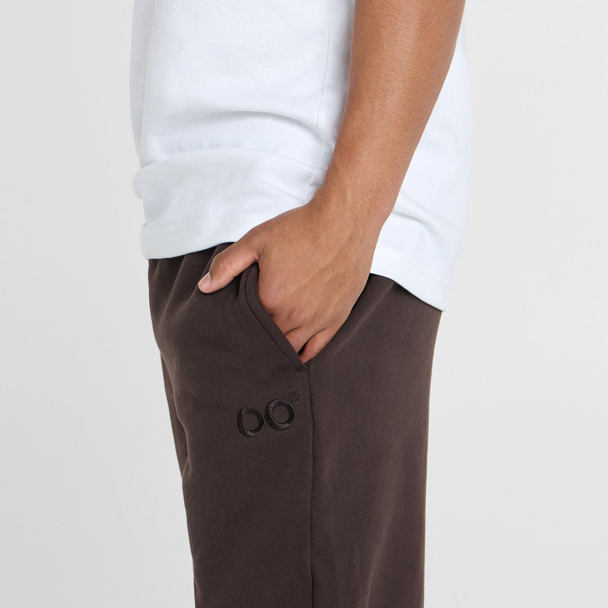 size: Tayleb is 182cm wearing a size L/XL