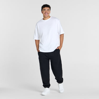 size: Tayleb is 182cm wearing a size L/XL