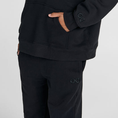 size: Tayleb is 182cm wearing a size L/XL