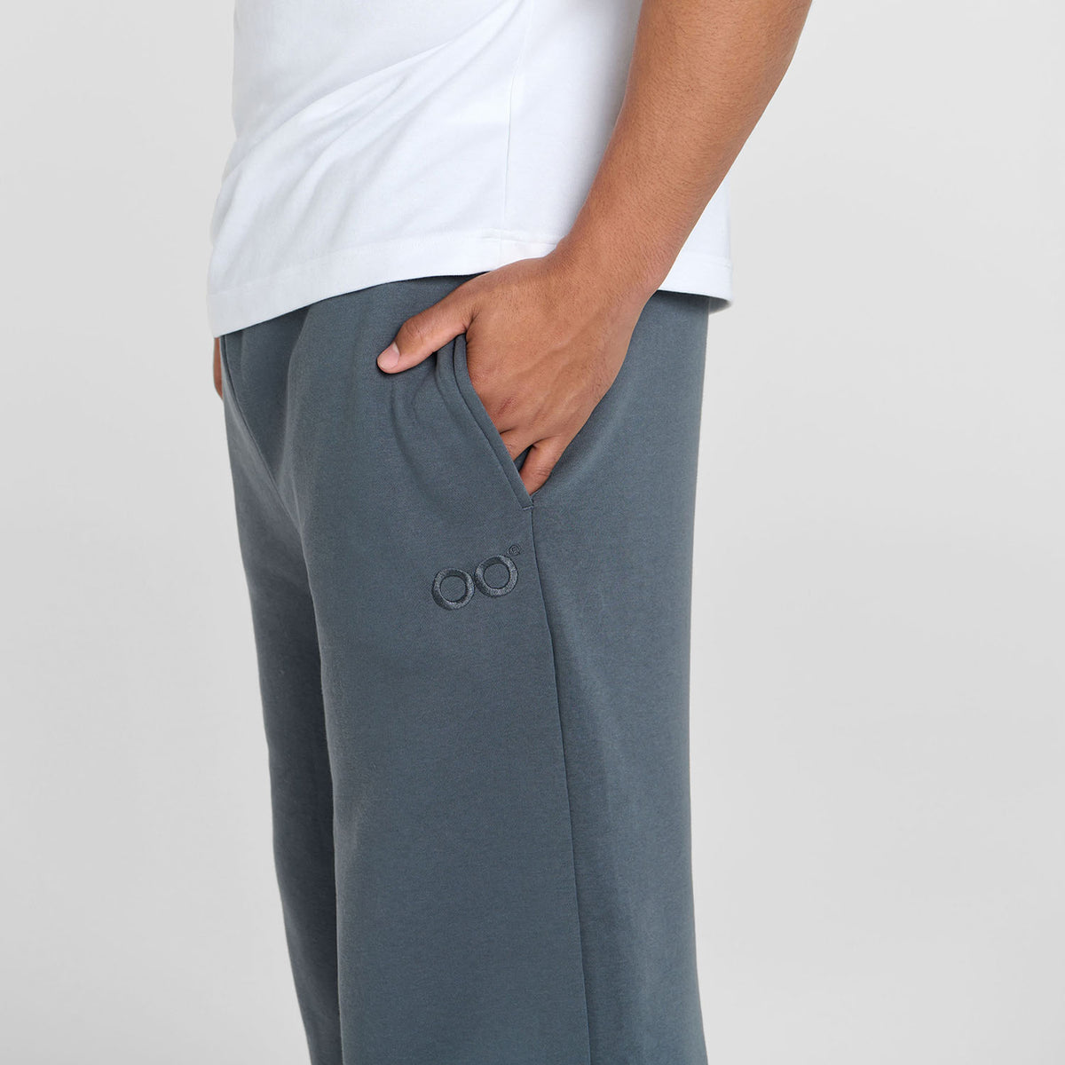 size: Tayleb is 182cm wearing a size L/XL