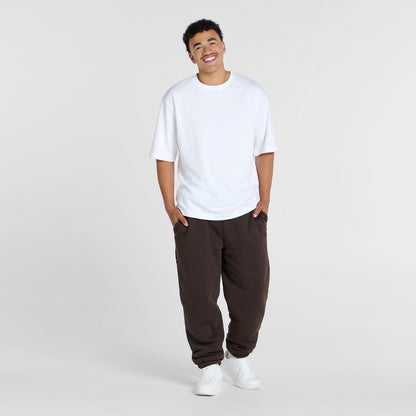 size: Tayleb is 182cm wearing a size L/XL