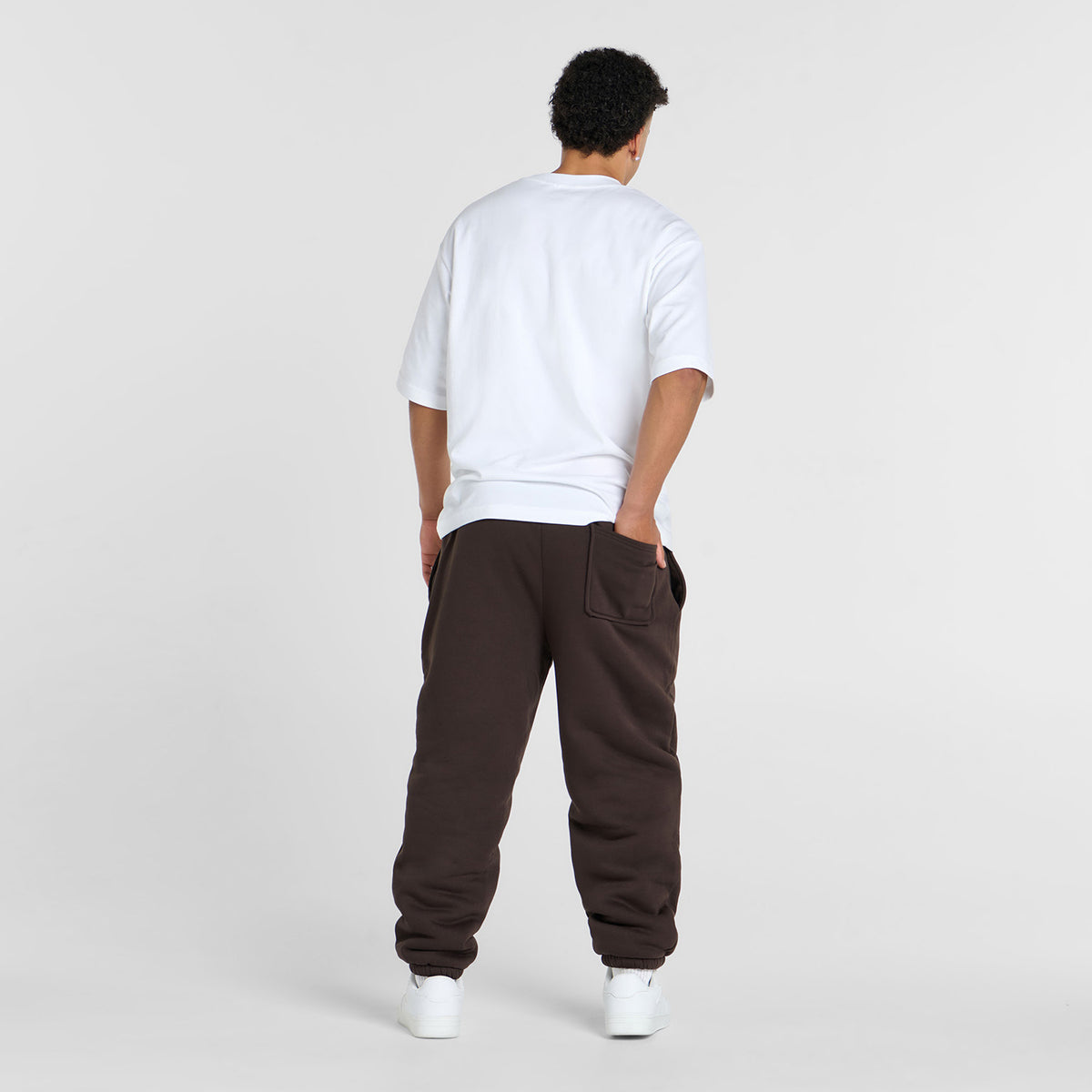 size: Tayleb is 182cm wearing a size L/XL