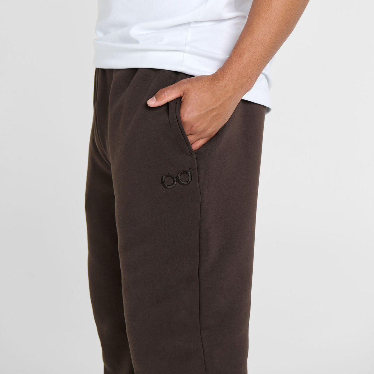 size: Tayleb is 182cm wearing a size L/XL