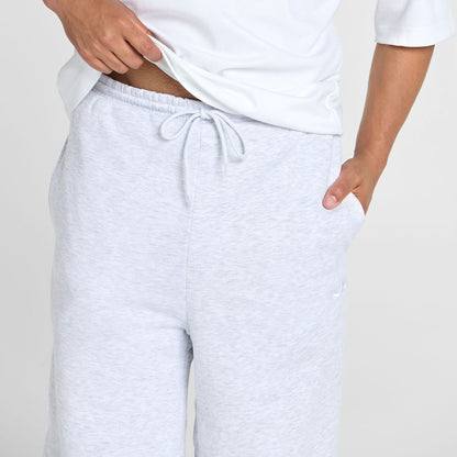 size: Tayleb is 182cm wearing a size L/XL