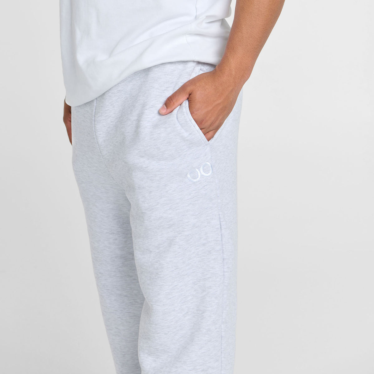 size: Tayleb is 182cm wearing a size L/XL