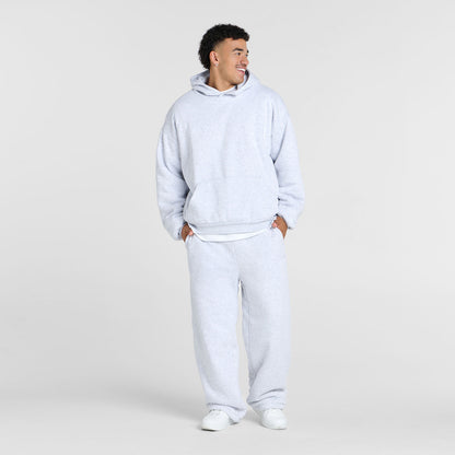 size: Tayleb is 182cm wearing a size L/XL