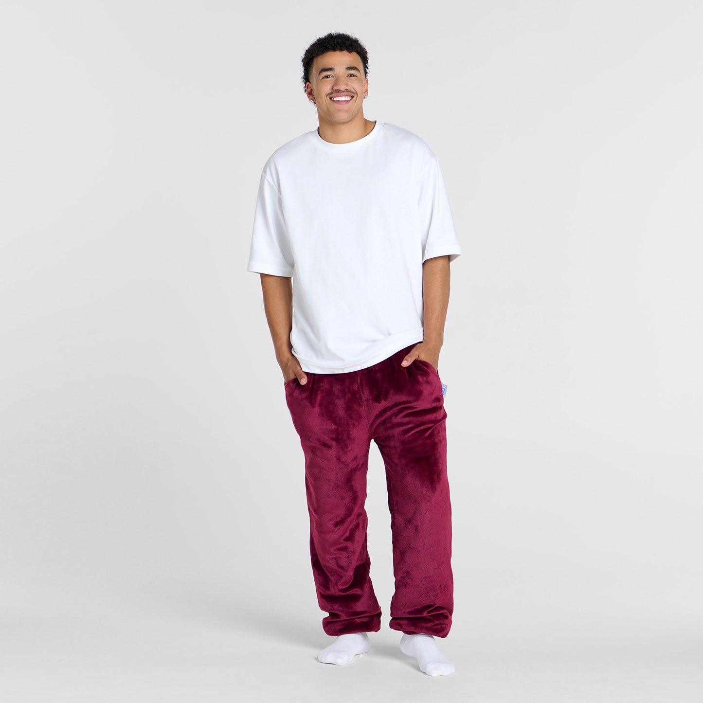 size: Tayleb is 182cm wearing a size L/XL