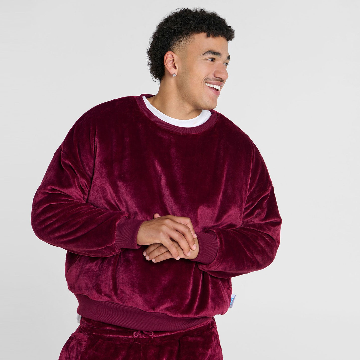 size: Tayleb is 182cm wearing a size L/XL