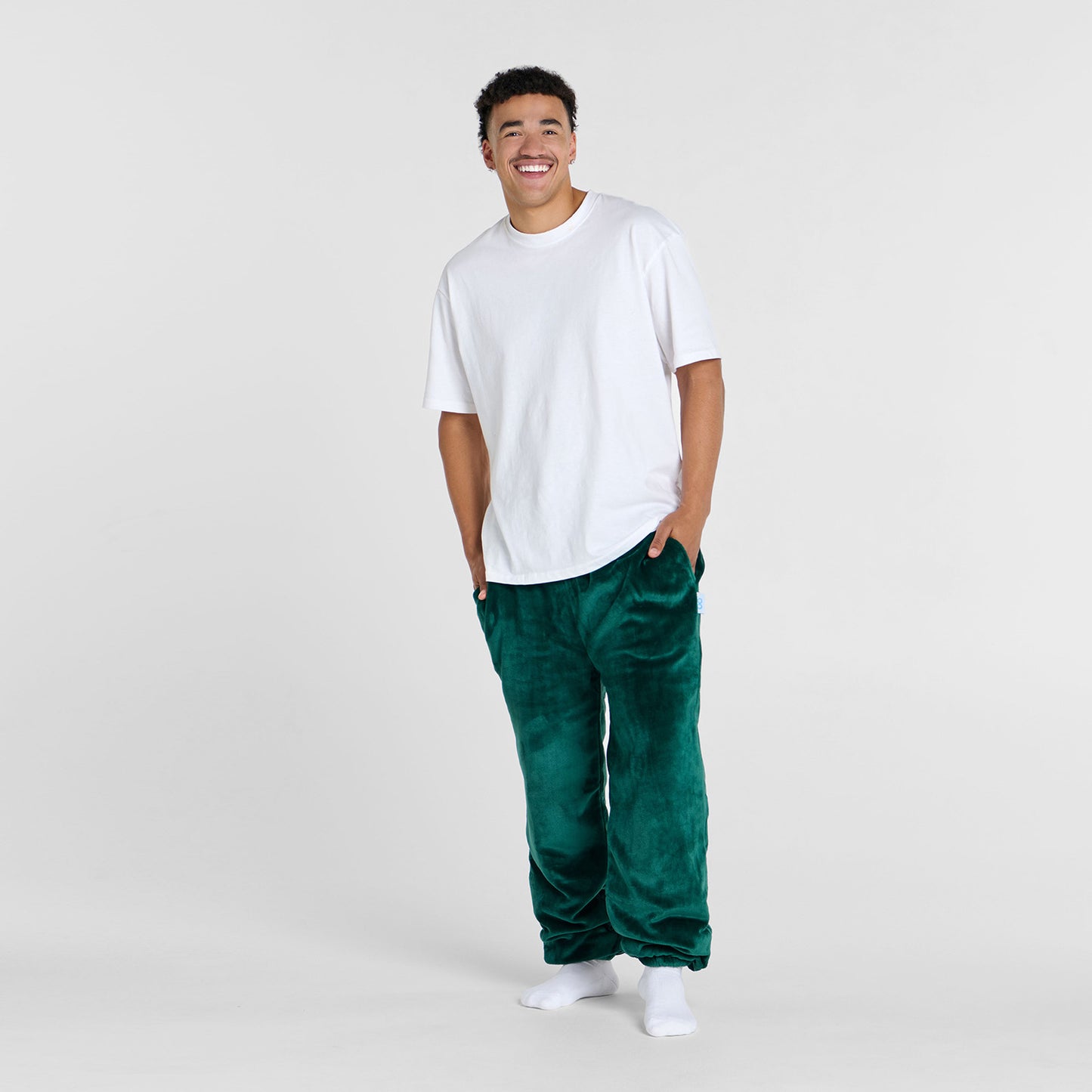 size: Tayleb is 182cm wearing a size L/XL