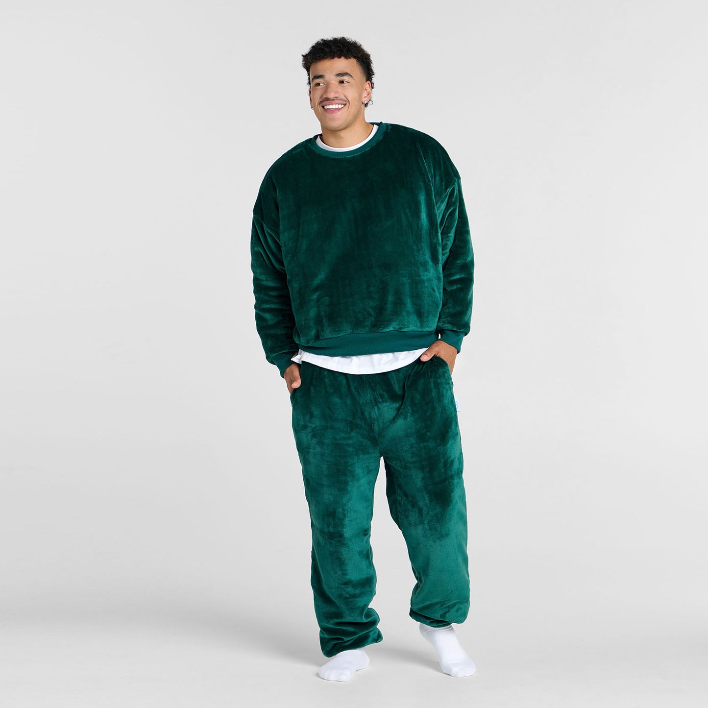 size: Tayleb is 182cm wearing a size L/XL