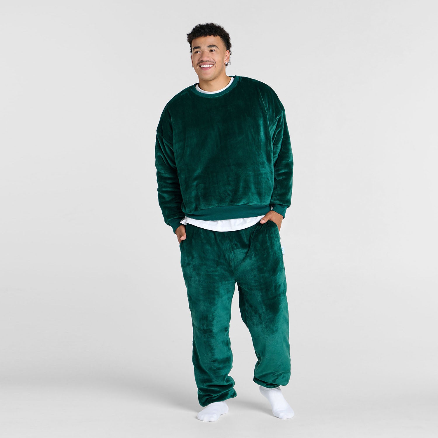 size: Tayleb is 182cm wearing a size L/XL