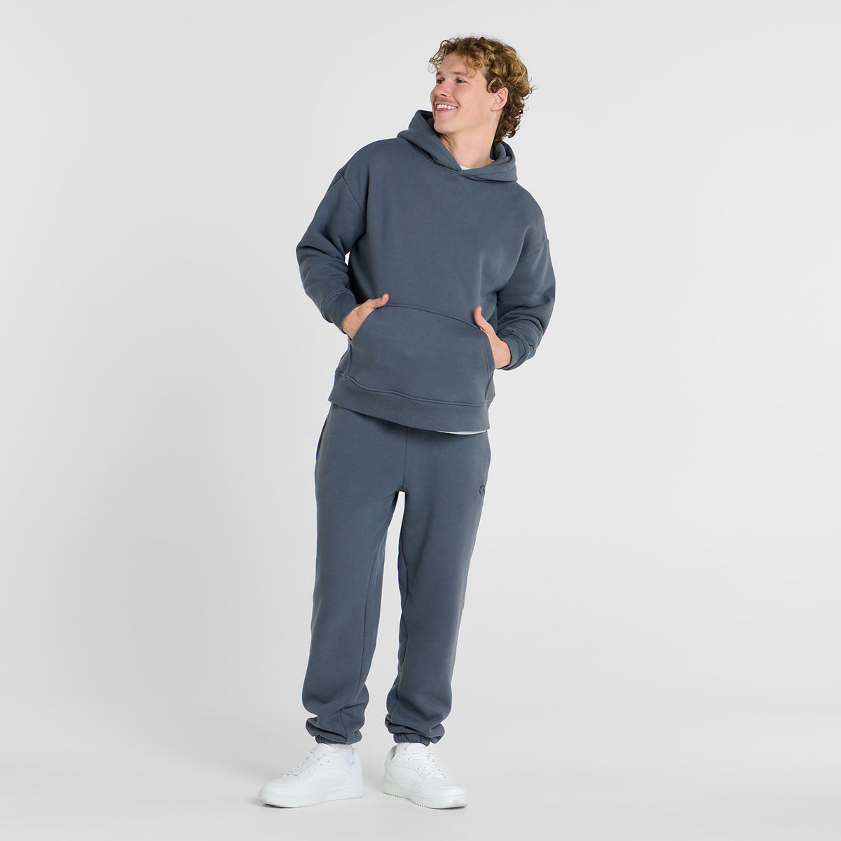 size: Archie is 183cm wearing a size L/XL