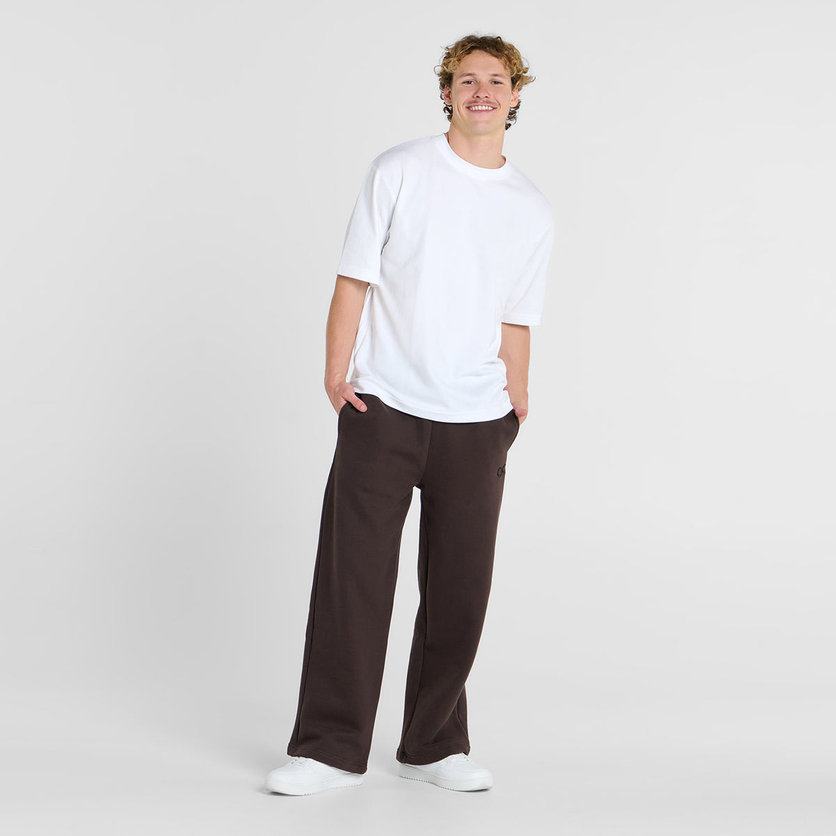 size: Archie is 183cm wearing a size L/XL