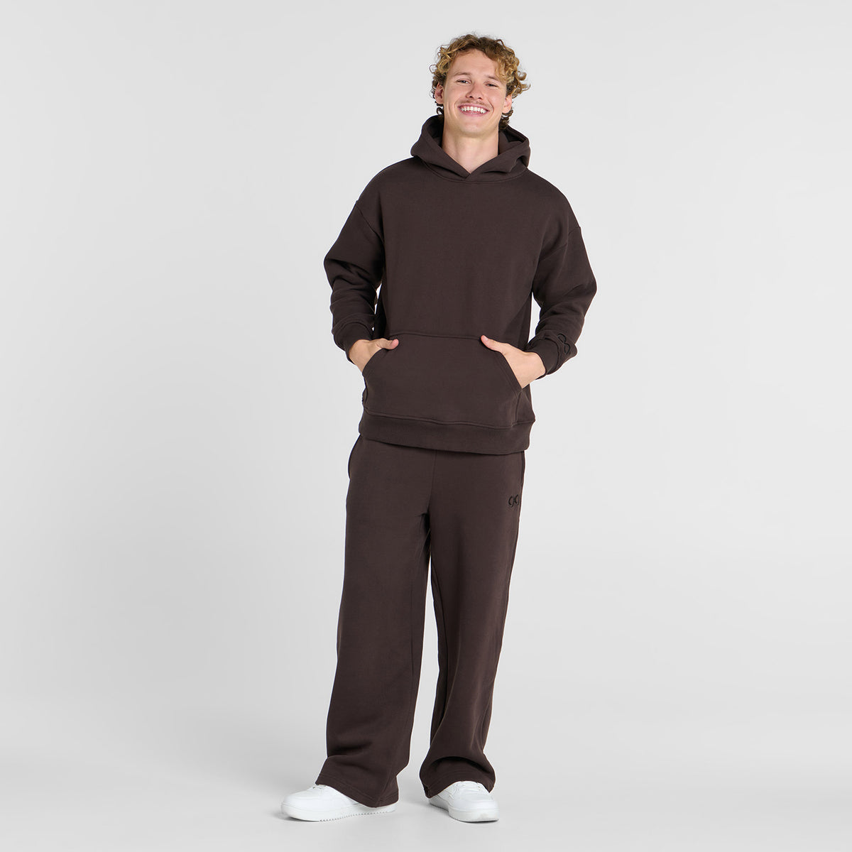 size: Archie is 183cm wearing a size L/XL