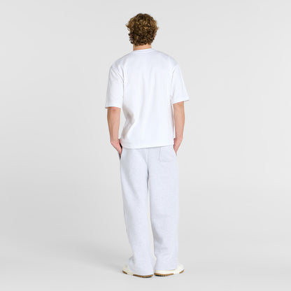 size: Archie is 183cm wearing a size L/XL