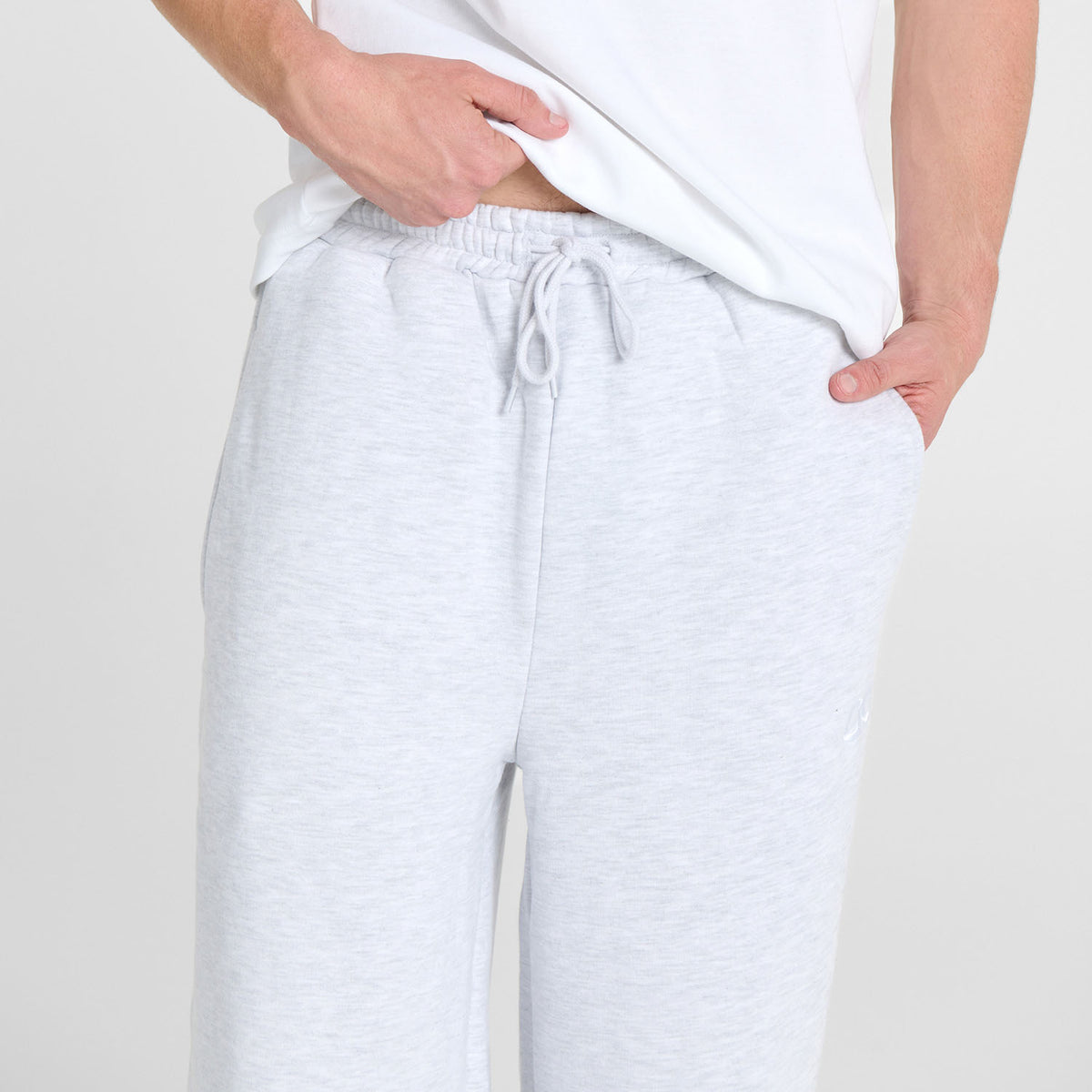 size: Archie is 183cm wearing a size L/XL