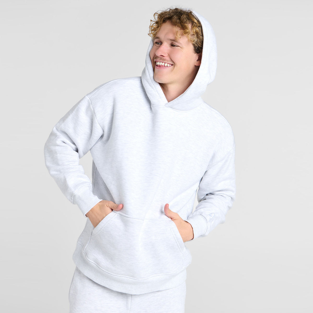 size: Archie is 183cm wearing a size L/XL