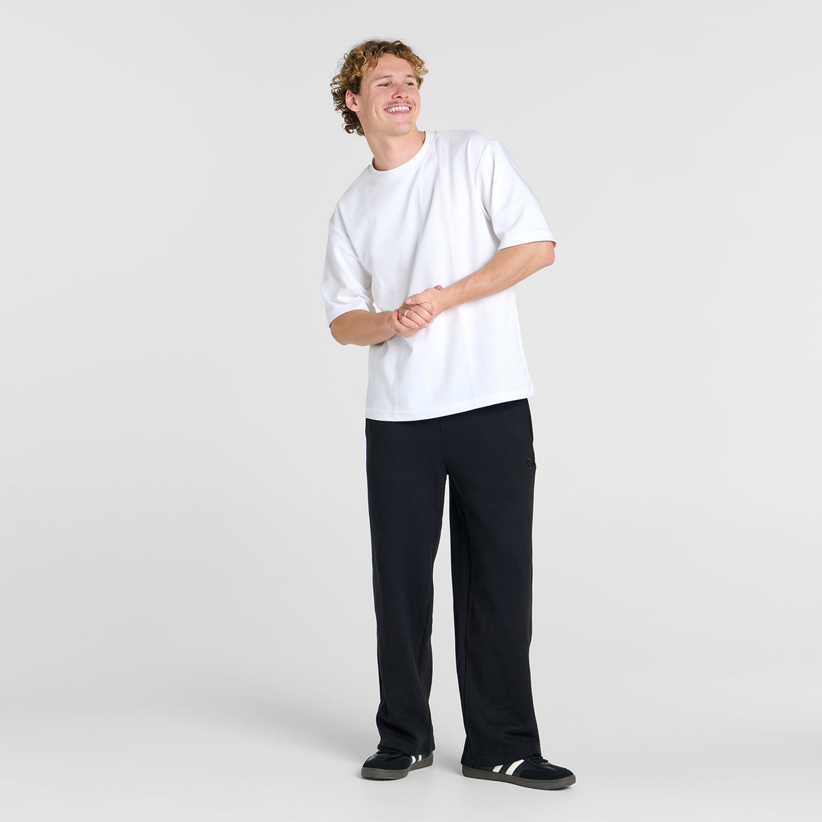 size: Archie is 183cm wearing a size L/XL