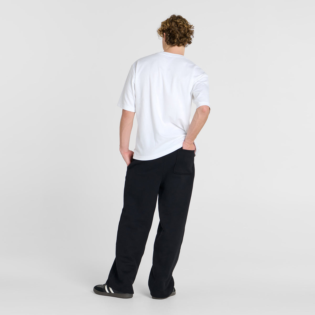 size: Archie is 183cm wearing a size L/XL
