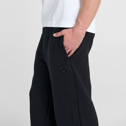 size: Archie is 183cm wearing a size L/XL