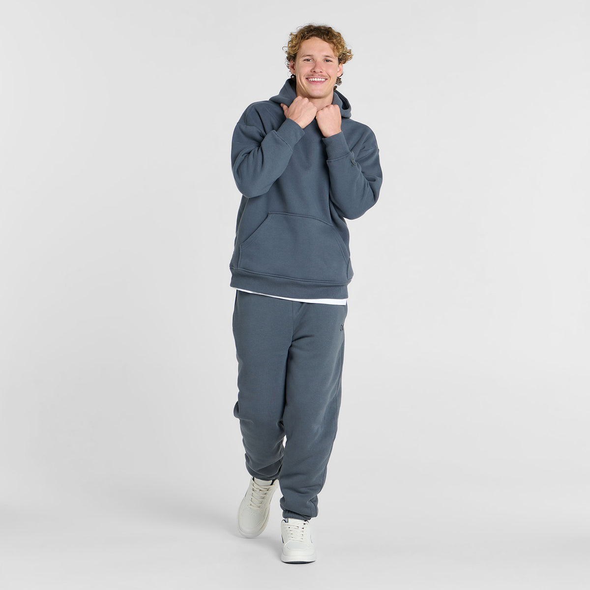 size: Archie is 183cm wearing a size L/XL