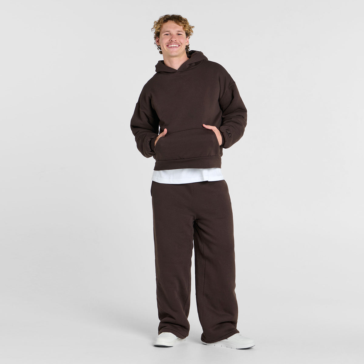 size: Archie is 183cm wearing a size L/XL