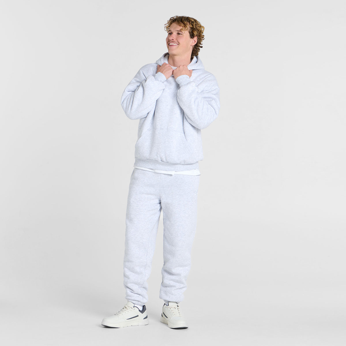 size: Archie is 183cm wearing a size L/XL
