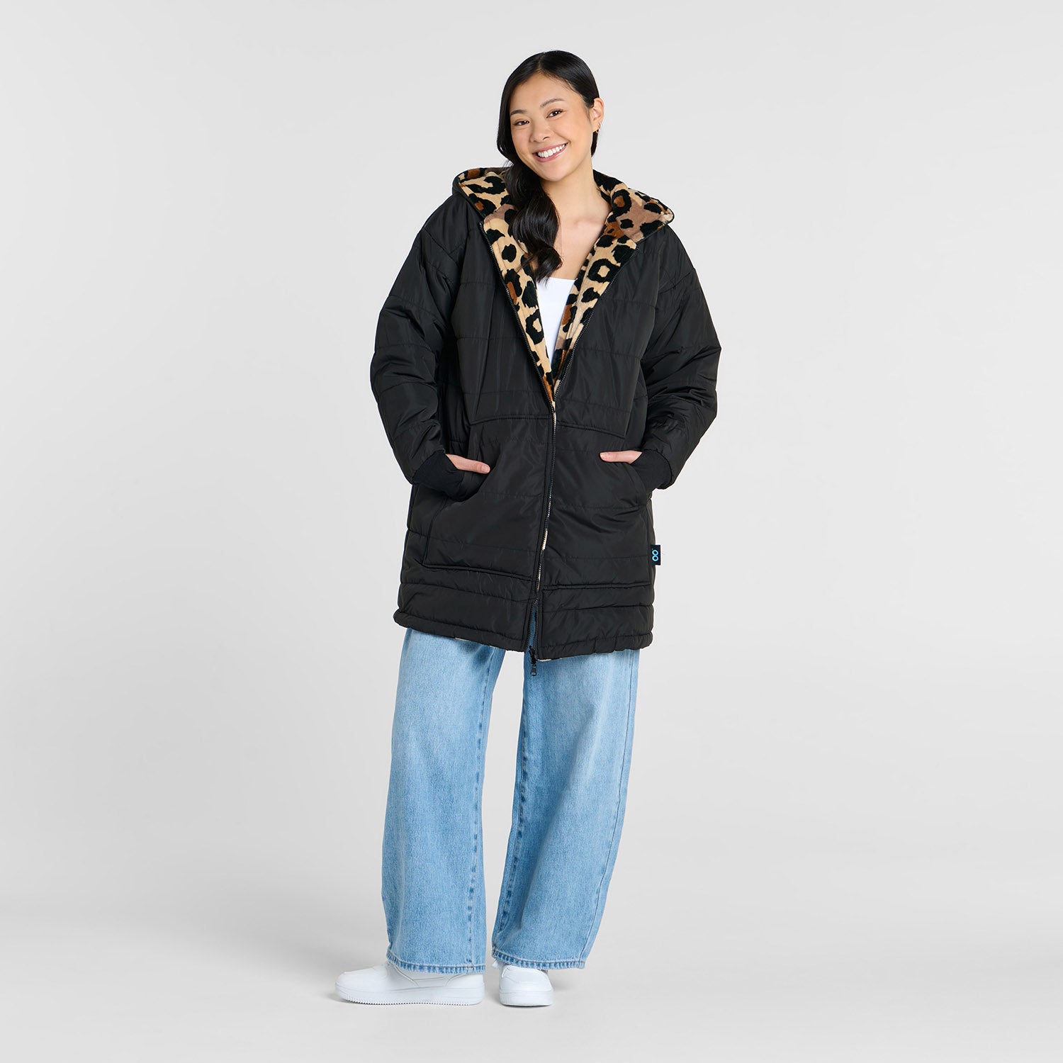 Ailene who is 178cm and wears a size S/M