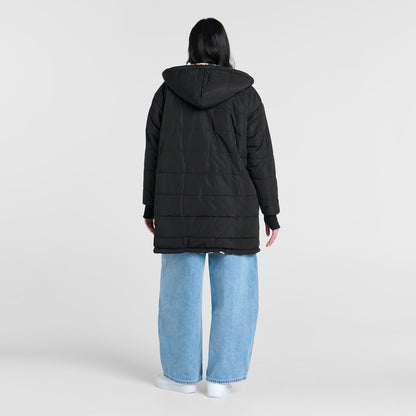Ailene who is 178cm and wears a size S/M