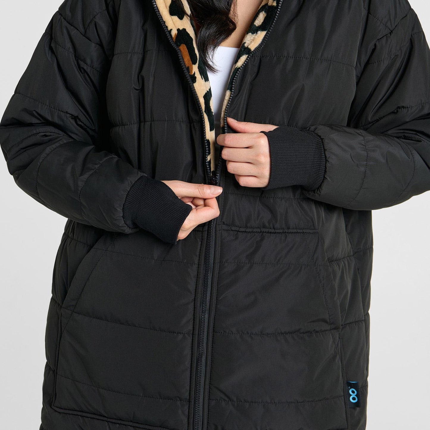Ailene who is 178cm and wears a size S/M