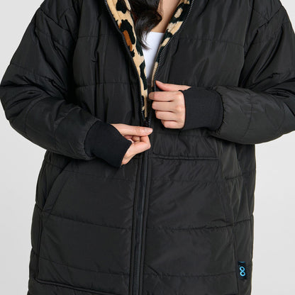 Ailene who is 178cm and wears a size S/M