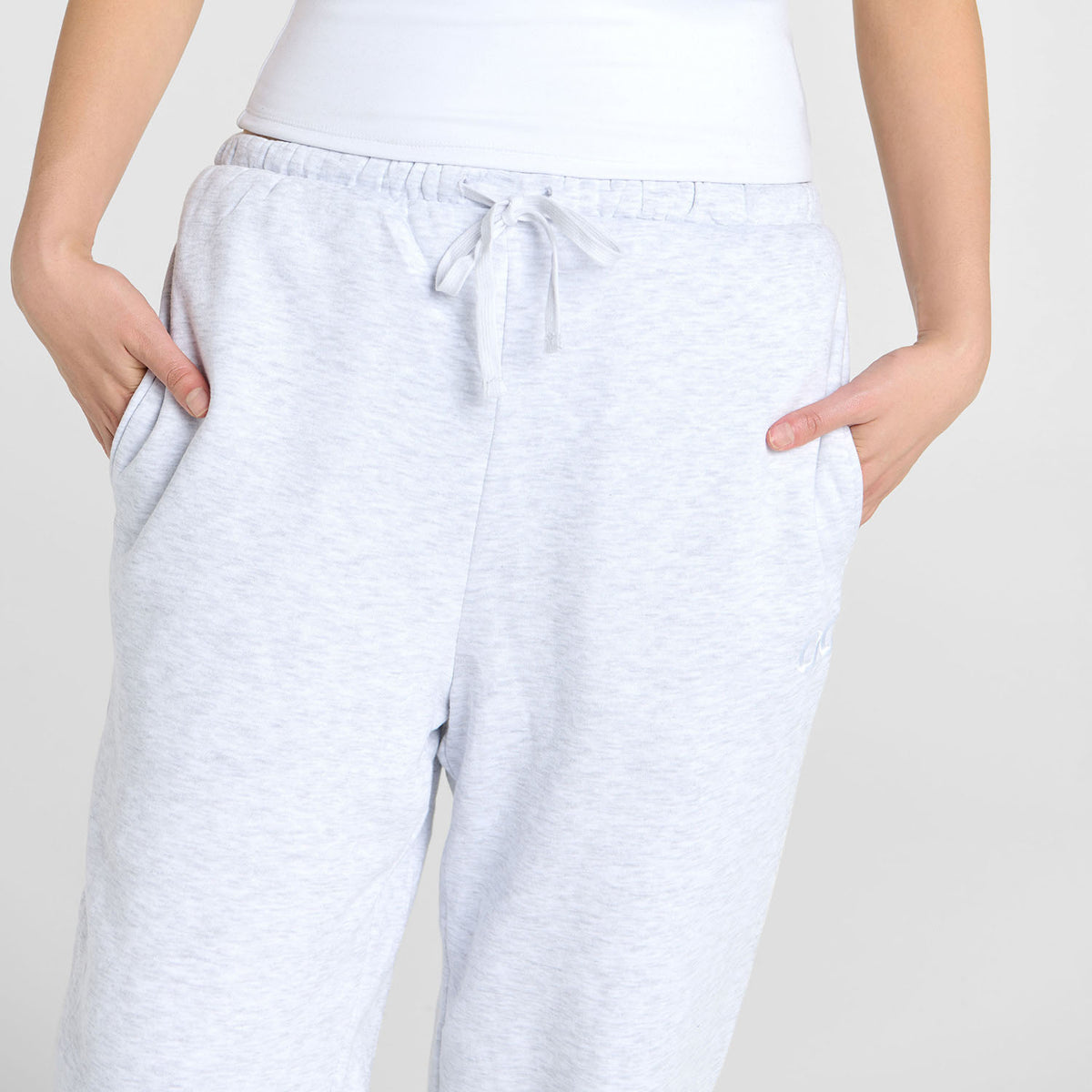 size: Ailene is 178cm wearing a S/M