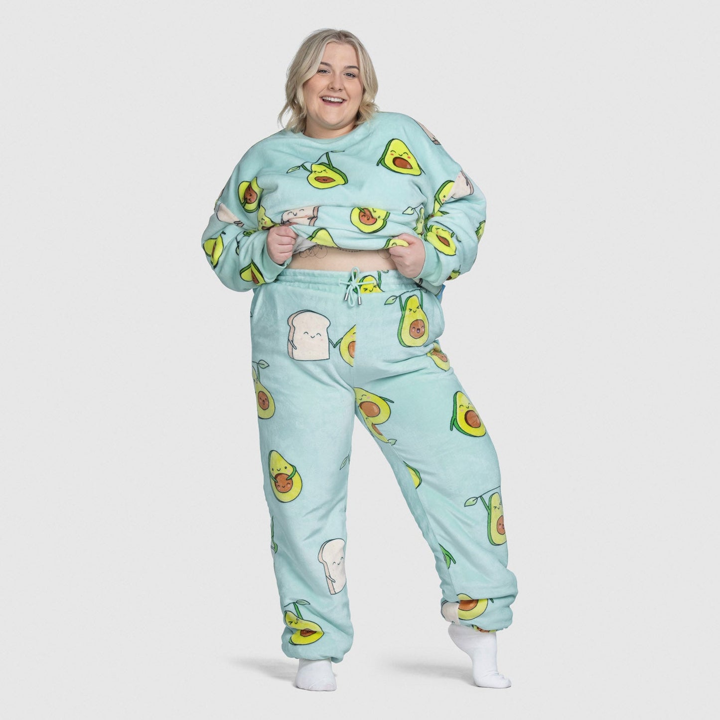 size: Montana is 165cm wearing a size 4XL/5XL