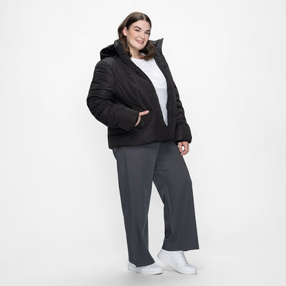 size: Claudia is 173cm wearing a size L/XL